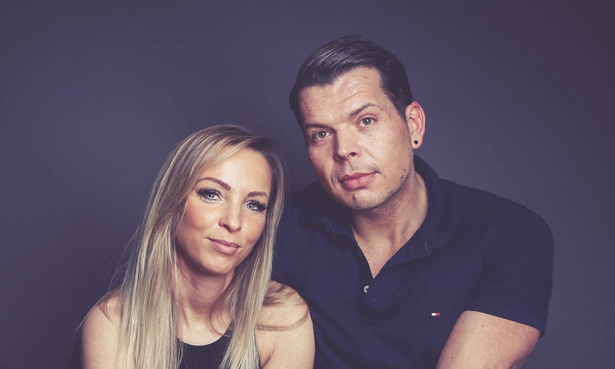 Paar vertraut auf Immobilienmakler